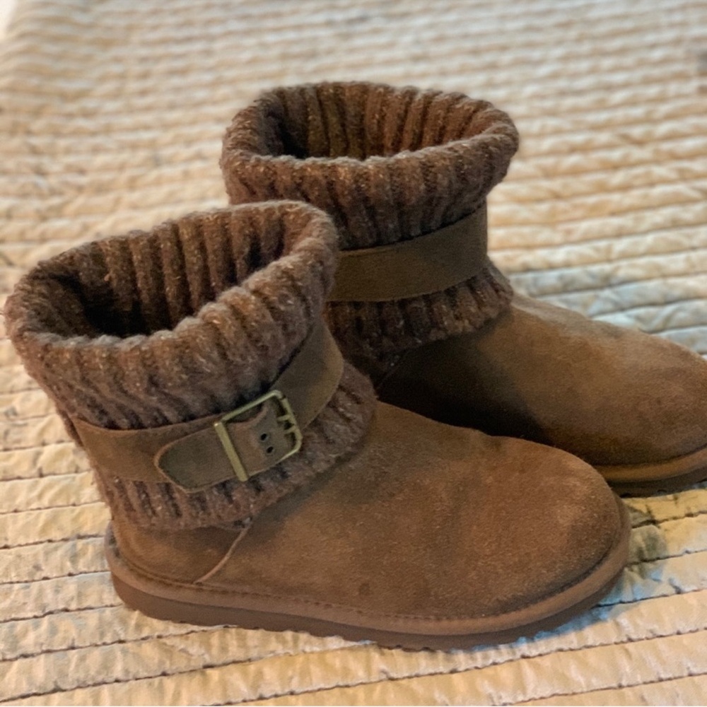 UGG Cambridge Boot, Kids Size 5